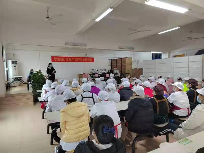 食品安全无小事  常抓不懈是关键 ——bcw8白菜网论坛开展学生餐厅食物中毒应急处置演练