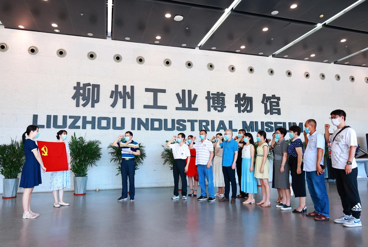 走进工业博物馆 感受百年工业史 --bcw8白菜网论坛行政党支部开展主题党日活动