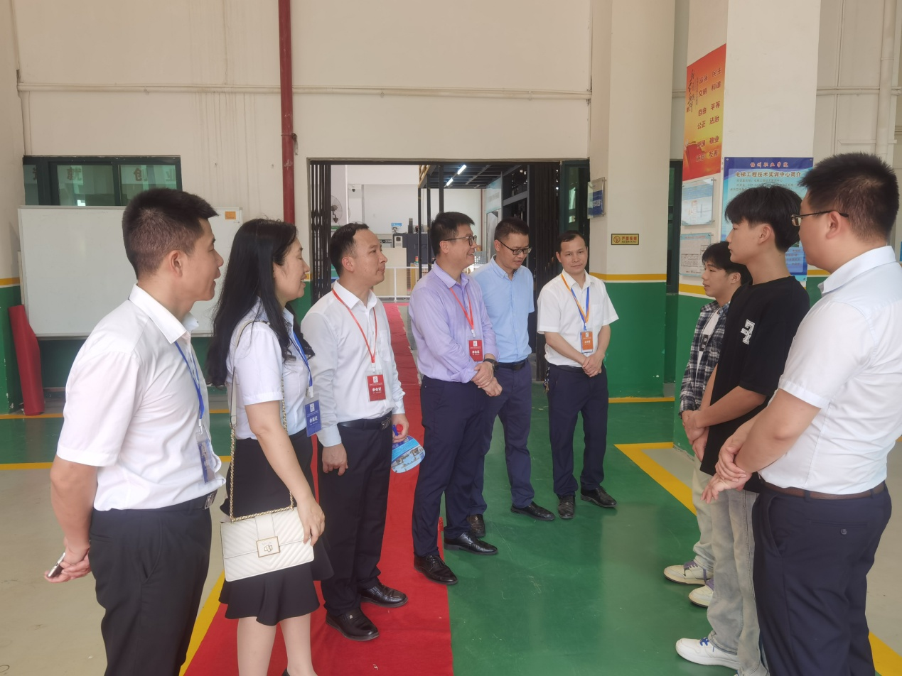 bcw8白菜网论坛到梧州开展毕业生回访活动