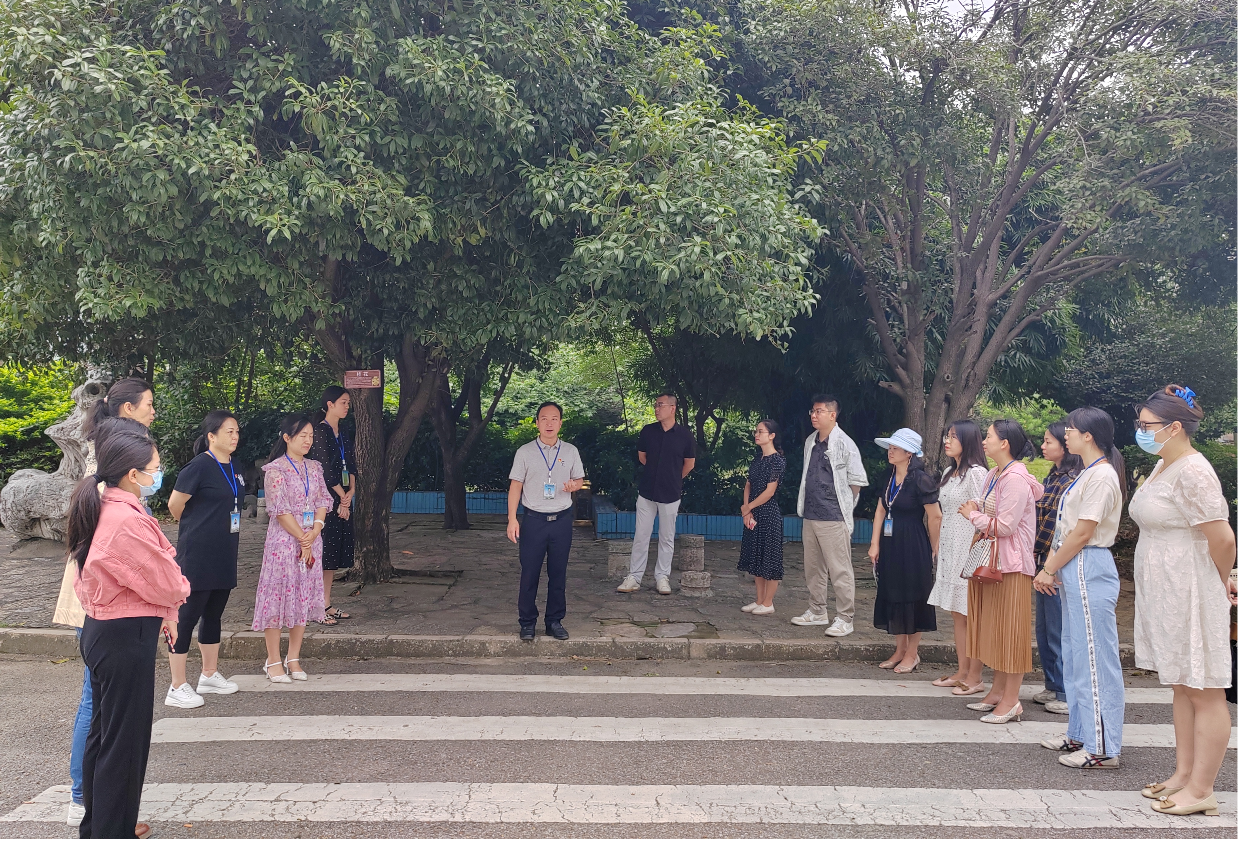 安全笃行——检查实训场所确保学习环境安全有序
